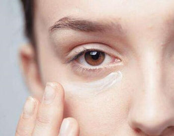 睫毛膏不晕染小妙招大全还不收藏  睫毛膏 晕染 小妙招 彩妆 第4张