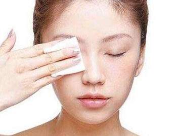 怎么防止眼线液晕染，7个方法推荐  眼线液 晕染 方法 彩妆 第2张