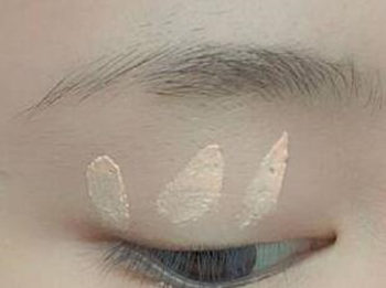 怎么防止眼线液晕染，7个方法推荐  眼线液 晕染 方法 彩妆 第6张