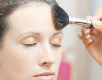 定妆喷雾在散粉后用吗，能代替散粉吗  定妆喷雾 散粉 彩妆 第4张