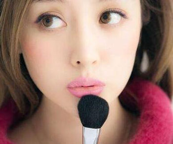 8种方法教你如何保持口红不掉色  口红 方法 不掉色 彩妆 第5张