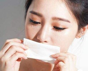 8种方法教你如何保持口红不掉色  口红 方法 不掉色 彩妆 第6张