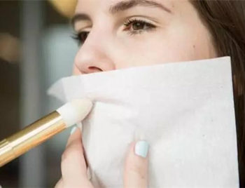 8种方法教你如何保持口红不掉色  口红 方法 不掉色 彩妆 第7张