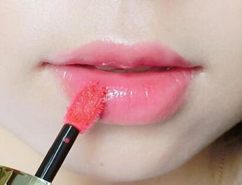 唇釉和口红哪个危害大,分别适合什么场合 唇釉 口红 彩妆 第4张 唇釉和口红哪个危害大,分别适合什么场合 唇釉 口红 彩妆 第4张