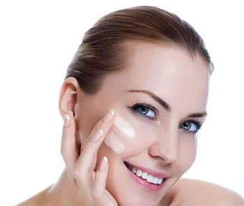 均匀肤色用什么打底比较好  均匀肤色 打底 彩妆 第2张