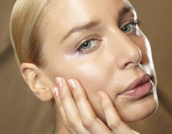 气垫bb怎么用才服帖，教你摆脱浮粉