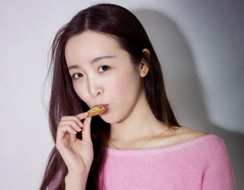 素颜妆需要哪些化妆品，素颜妆揭秘  素颜妆 化妆品 彩妆 第2张