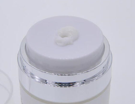 视黄醇面霜白天能用吗，长期涂有副作用吗