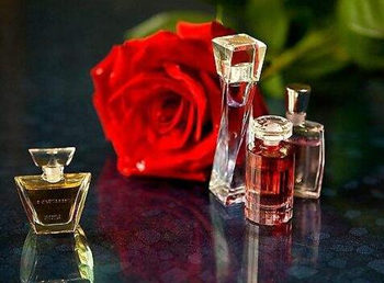 玫瑰精油可以去除法令纹吗，怎么去除