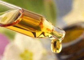 玫瑰精油可以去除法令纹吗，怎么去除  玫瑰精油 法令纹 抗皱护肤 第2张