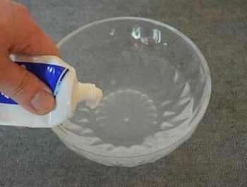 白醋加牙膏祛法令纹需要敷多长时间，有效吗  白醋 牙膏 法令纹 抗皱护肤 第2张