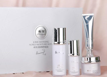 郑明明尚凝祛皱毁脸怎么回事，是真是假  尚凝 郑明明 祛皱 抗皱护肤 第4张