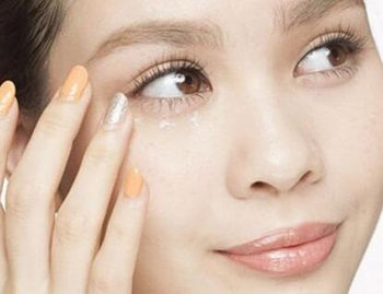 下眼睑皱纹严重怎么办，五种方法推荐  下眼睑 皱纹 怎么办 抗皱护肤 第2张