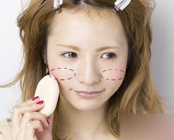 怎样化妆遮盖眼角纹  化妆 眼角纹 抗皱护肤 第3张