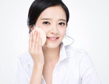 怎样化妆遮盖眼角纹  化妆 眼角纹 抗皱护肤 第4张