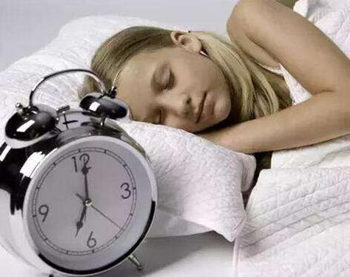 嘴角有皱纹了怎么补救，四个方法改善  嘴角 皱纹 抗皱护肤 第2张