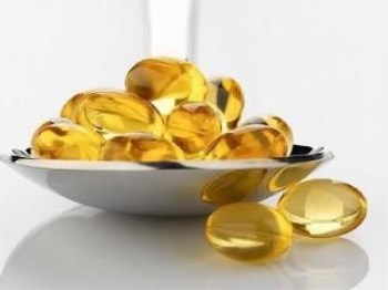 怎样用维生素e去除眼部皱纹，方法及注意事项  眼部 皱纹 维生素 抗皱护肤 第2张