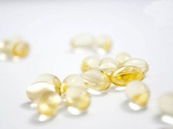 怎样用维生素e去除眼部皱纹，方法及注意事项  眼部 皱纹 维生素 抗皱护肤 第4张