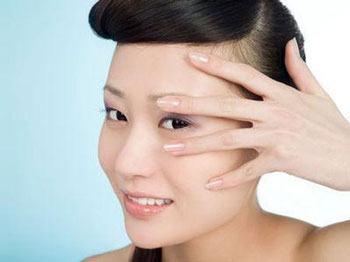 怎么判断眼皮是否松弛，应该怎么办  眼皮 怎么办 抗皱护肤 第4张