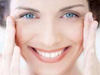 鼻翼两侧法令纹怎么消除，原因及方法  鼻翼 法令 抗皱护肤 第2张