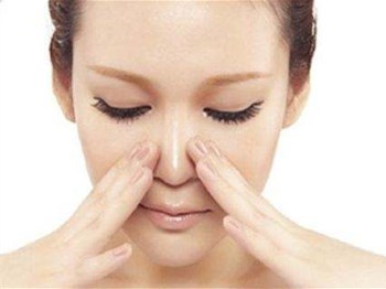 鼻翼两侧法令纹怎么消除，原因及方法  鼻翼 法令 抗皱护肤 第4张