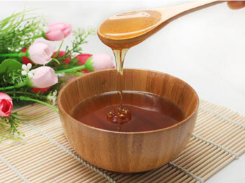 用蜂蜜自制去皱眼霜小配方