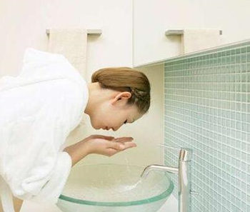 经常熬夜皮肤暗黄怎么办，五个小妙招来帮你  皮肤暗黄 小妙招 熬夜 美白祛黄 第2张