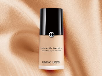 皮肤暗黄用什么粉底，选对产品很重要  粉底 皮肤 黄用 美白祛黄 第4张