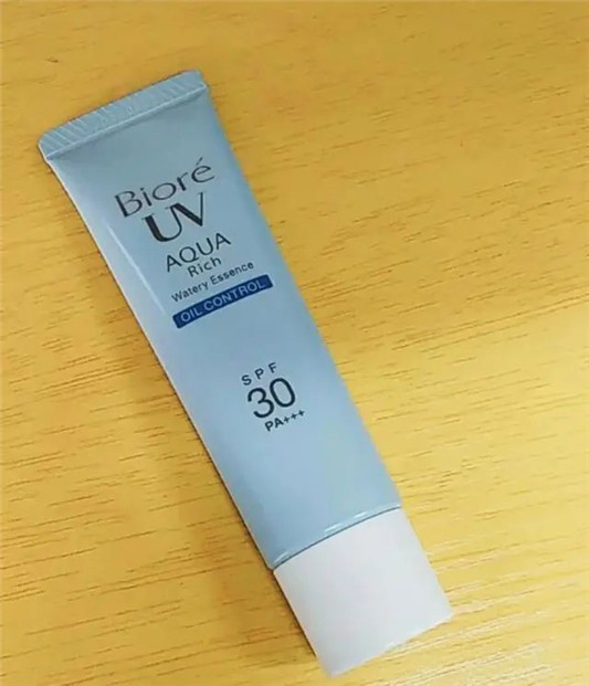 便宜又好用的防晒霜推荐「怡思丁清爽 Mistine不输安耐晒」  防晒霜 怡思丁 Mistine 第7张