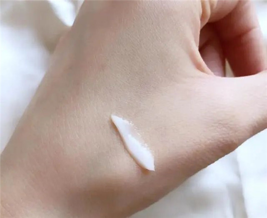 豪门面霜推荐「兰蔻更适合年轻人 赫莲娜黑绷带全能」  面霜 兰蔻 赫莲娜 第2张