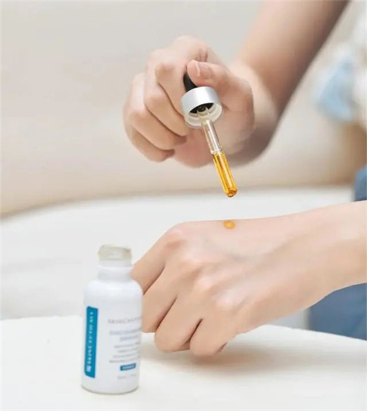 四大美白精华推荐「小灯泡用后亮白一度 Olay祛斑真厉害」  美白 精华 小灯泡 Olay 第8张