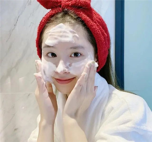 国货平价水乳，颐莲名气比大牌还高