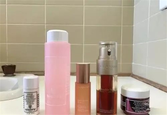 干敏肌春夏如何护肤「希思黎爽肤水 娇韵诗精华成分都不错」