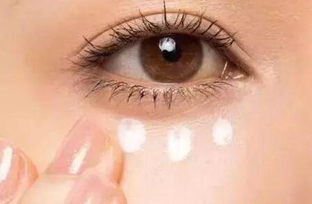 去眼睛下面小细纹偏方都有哪些，这些偏方靠谱吗  细纹 偏方 美白祛黄 第6张