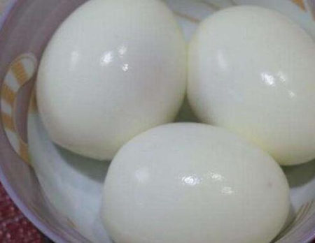 快速消除眼袋的小妙招有哪些，这几个简单好用还有效  眼袋 小妙招 美白祛黄 第3张