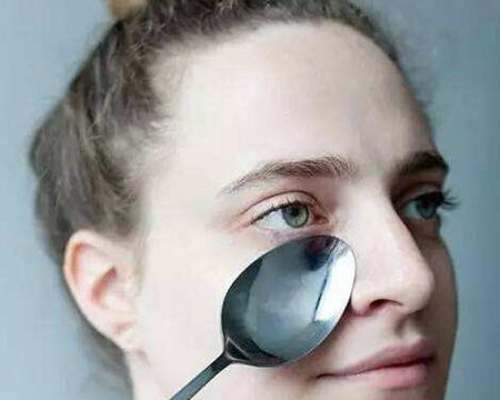 快速消除眼袋的小妙招有哪些，这几个简单好用还有效  眼袋 小妙招 美白祛黄 第4张