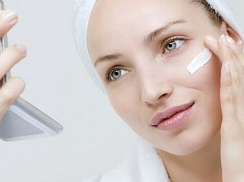 眼睛周围长斑怎么调理，内调外调都重要  眼睛 美白祛黄 第6张