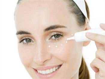 眼部干燥缺水怎么办，六个方法助你解决