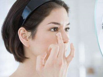 没有眼霜用什么代替眼霜，六种方式呵护眼部  眼霜 美白祛黄 第2张