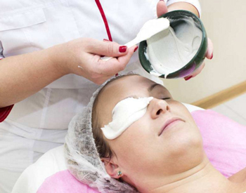 眼膜和面膜可以一起敷吗，眼膜的正确使用方式  眼膜 面膜 美白祛黄 第4张