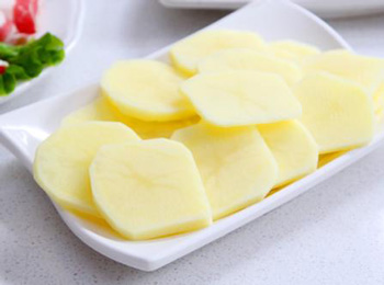 土豆去除眼袋最佳方法，教你3种去眼袋  去眼袋 土豆 美白祛黄 第2张