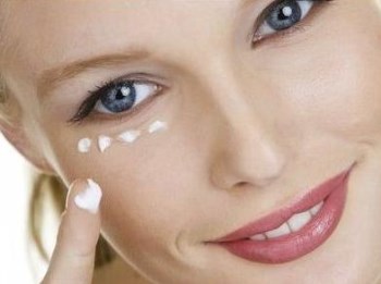 眼霜多大年龄开始用，正确使用很重要