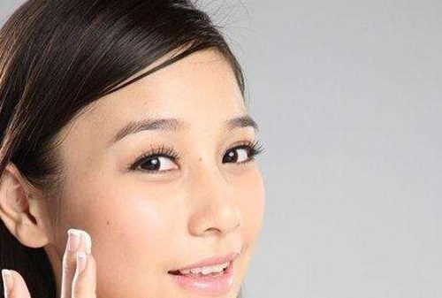 痘痘皮肤晚睡前如何保养，这几步非常关键  晚睡前保养 美白祛黄 第2张