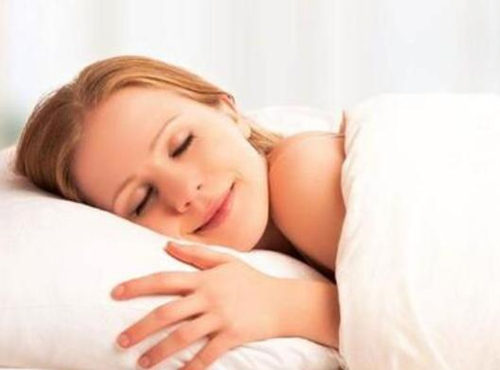 痘痘皮肤晚睡前如何保养，这几步非常关键  晚睡前保养 美白祛黄 第5张