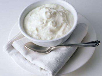 酸奶和什么一起做面膜祛痘，教你巧用酸奶祛痘  祛痘 酸奶 面膜 美白祛黄 第2张