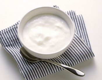 酸奶和什么一起做面膜祛痘，教你巧用酸奶祛痘  祛痘 酸奶 面膜 美白祛黄 第5张