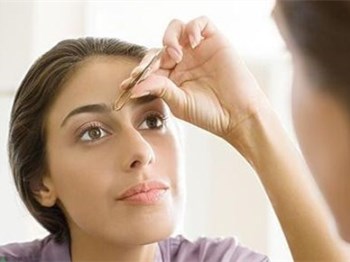 眉毛里长痘痘什么原因怎么办  里长 痘痘 眉毛 美白祛黄 第3张