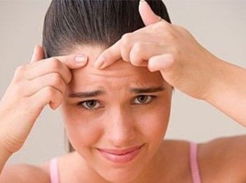 脸上T区长痘痘怎么调理，找准原因祛痘