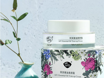 痘痘肌可以用素颜霜吗，力荐两款改善肌肤  痘痘肌 素颜霜 美白祛黄 第3张