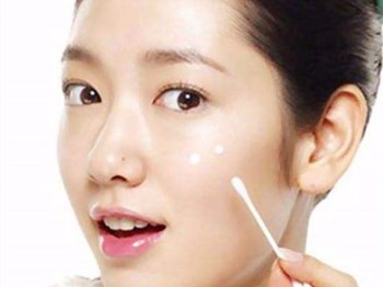 油性皮肤长痘痘怎么调理，祛痘先学会护肤  油性 痘痘 皮肤 美白祛黄 第4张